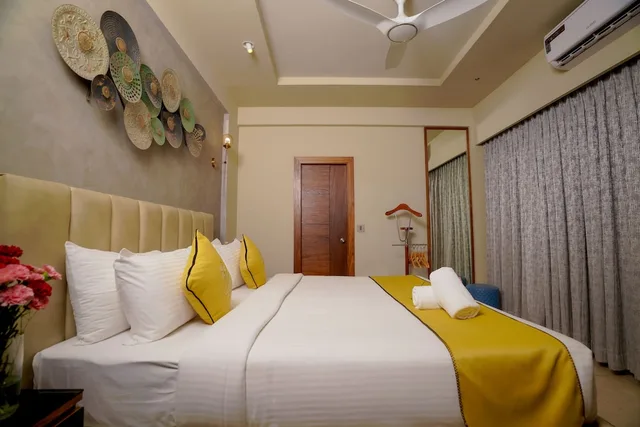 جناح بريميير بسريرين كينج بغرفتي نوم، Lazdana Hotel Bangalore 3/4