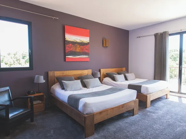 غرفة عائلية بسريرين مزدوجين بشرفة، Hotel restaurant spa Disini Montpellier Est, The Originals Relais 1/2