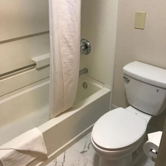 غرفة تنفيذية بسرير كينج، Quality Inn Denver Westminster 6/6