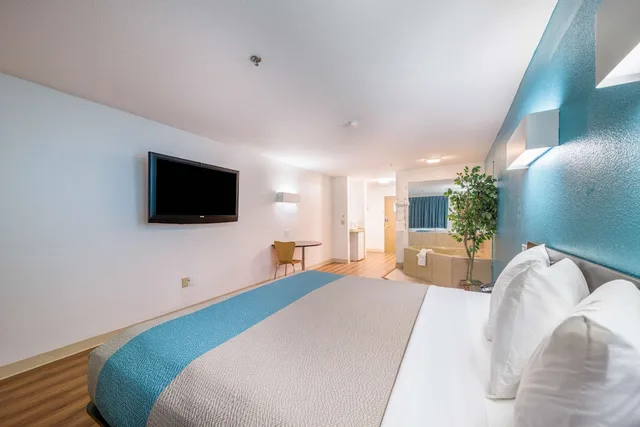 Superior, King Bed, Hot Tub, Motel6 Decatur, TX 3/9