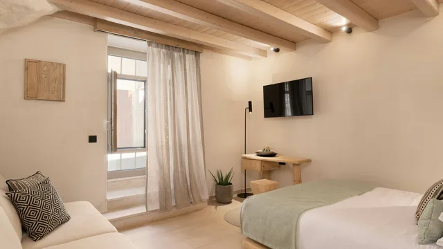 غرفة بسرير مزدوج، Manili Boutique Suites & Villas 1/3