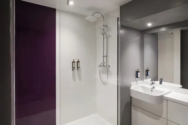 غرفة سوبيريور بسرير مزدوج بإطلالة على المدينة، Premier Inn London Paddington (Paddington Basin) Hotel 3/3