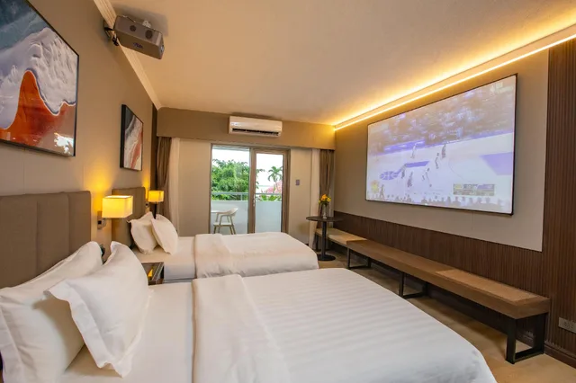 غرفة ديلوكس بسريرين مزدوجين بإطلالة على المسبح بشرفة، EGI Cebu Resort & Hotel 1/1