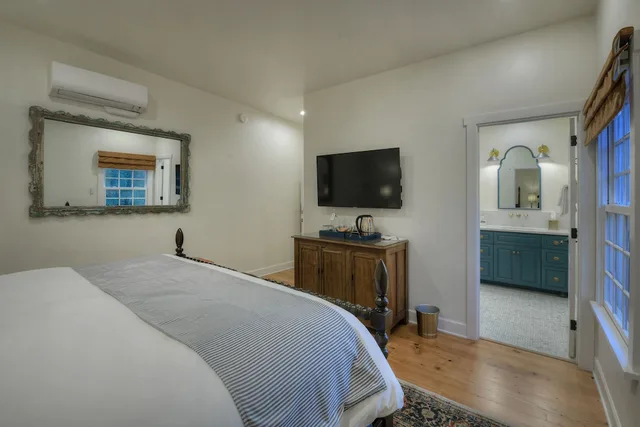 بنتهاوس بسرير كينج، The Armory Park Inn 3/4