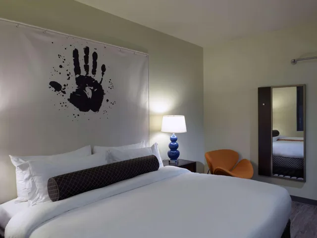 Standard, Double Bed, ACME Hotel Chicago, Outset Collection by Hilton 1/2