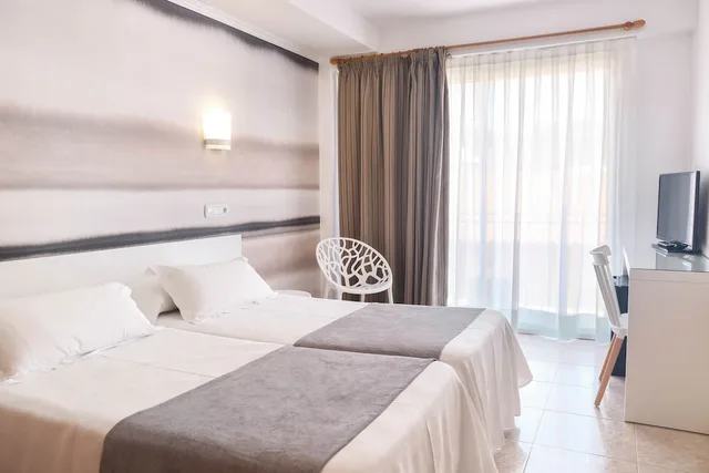 غرفة قياسية ثلاثية بثلاثة أسرّة، Volga Hotel 1/5