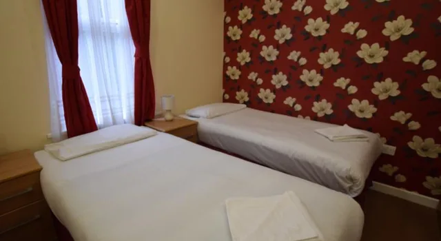 غرفة قياسية بسريرين منفصلين، Cranbrook Hotel London 1/1