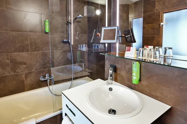 غرفة بسرير كوين بإطلالة على الفناء، Four Points Flex by Sheraton Vienna Hauptbahnhof 6/6