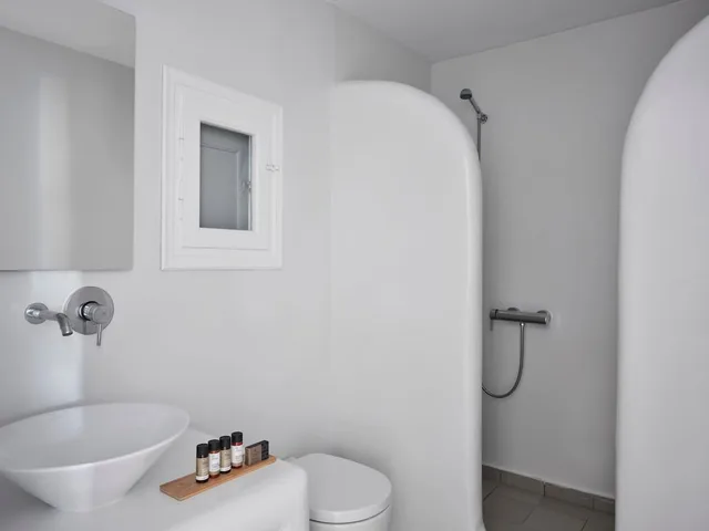 Classic, King Bed, Sea View, Outdoor Jetted Tub، Pietra e Mare - Mykonos Moments 4/6