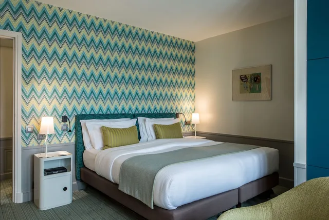 غرفة ديلوكس بسرير كوين بشرفة، Hotel Parc Saint Severin 3/5