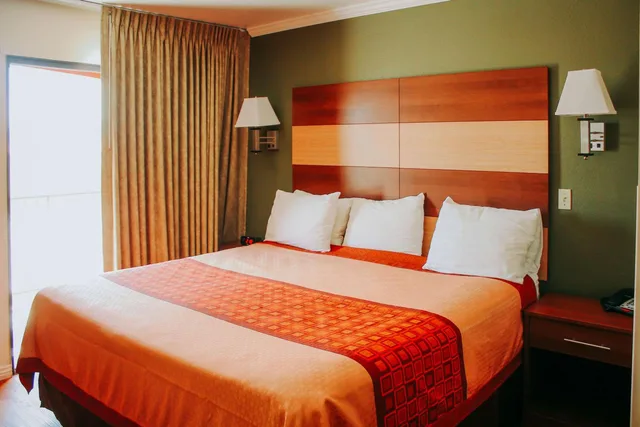 جناح تنفيذي بسرير كينج، Rodeway Inn & Suites Lake Havasu City 3/10