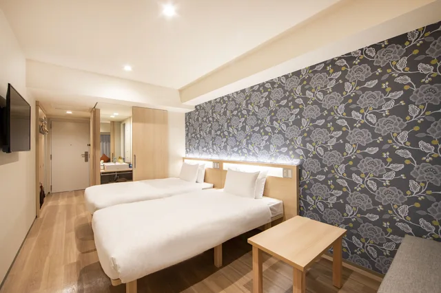 غرفة قياسية بسريرين منفصلين مع أريكة، Karaksa Hotel Tokyo Station 2/4