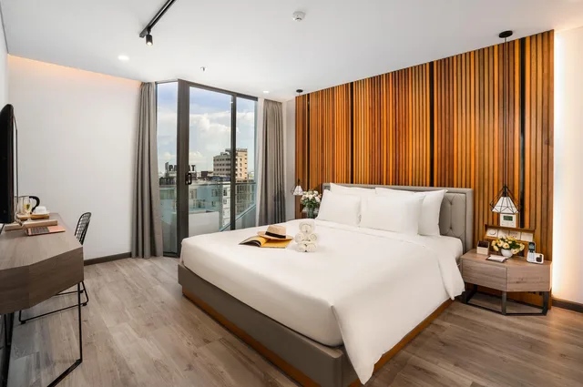 Suite, Queen Bed, HAIAN Riverfront Hotel 1/4