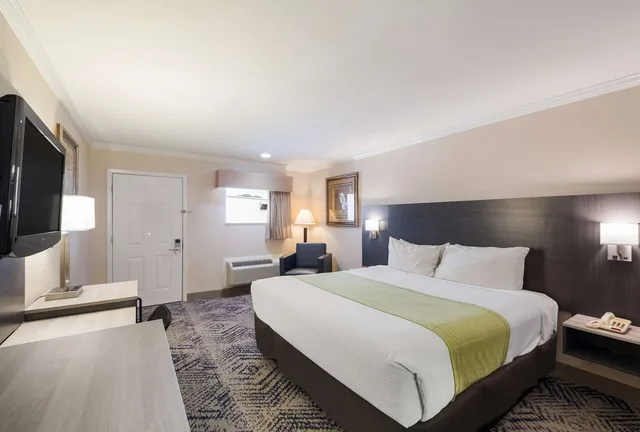 جناح بسرير كينج، SureStay Hotel by Best Western Rockdale 1/4
