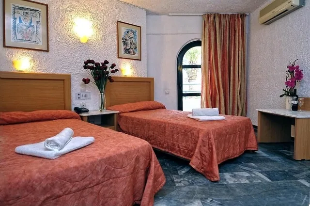 غرفة قياسية بإطلالة على الحديقة، Karteros Hotel 4/6