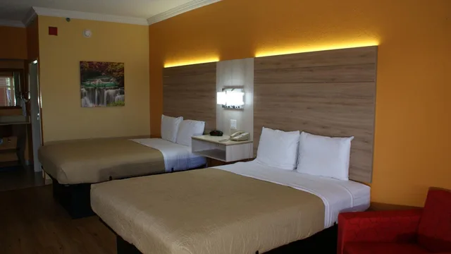 غرفة ديلوكس بسريرين كوين، Home Town Inn And Suites 8/10