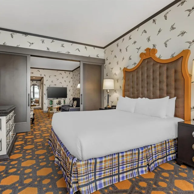 Suite, King Bed, Bath and Shower, Accessible, Royal Sonesta Portland Downtown 2/7