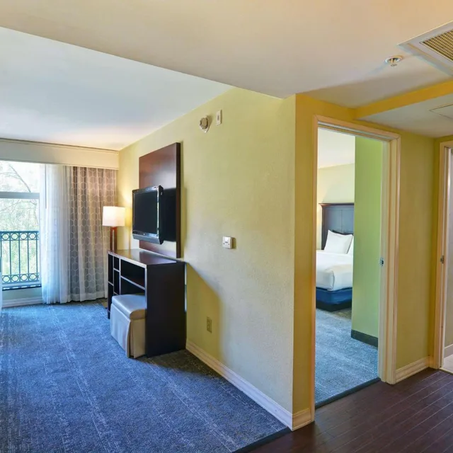 جناح بسريرين مزدوجين مع أريكة، Embassy Suites Valencia 4/8