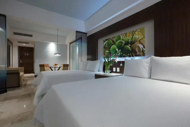 جناح كلاسيكي بسرير مزدوج بإطلالة على المسبح، Krystal Grand Nuevo Vallarta All Inclusive 1/2