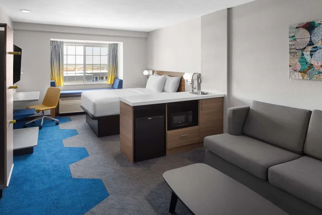جناح استوديو بسرير كوين مع أريكة، Microtel Inn Suites by Wyndham Rapid City 1/1