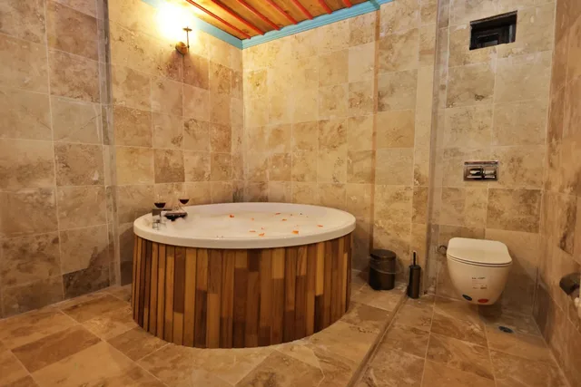 جناح بجاكوزي، Travel Inn Cave Hotel 10/10
