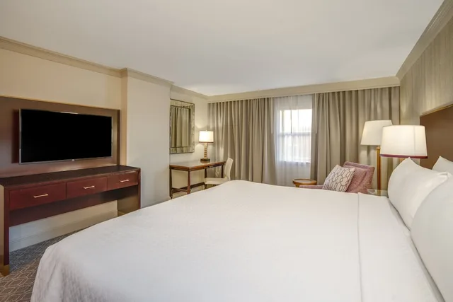 Astor, Tower, King Bed، Astor Crowne Plaza New Orleans French Quarter, An Ihg Hotel 4/10