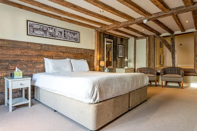 Superior, Quadruple, King Bed, The Sun Inn 1/3