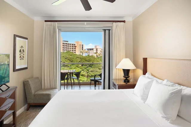 1 Bedroom, King Bed, 2 Sofa, Den, OUTRIGGER Honua Kai Resort & Spa 1/10
