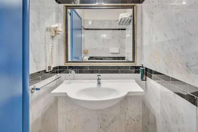 غرفة قياسية بسريرين منفصلين، B&B HOTEL Bergamo Executive 5/5
