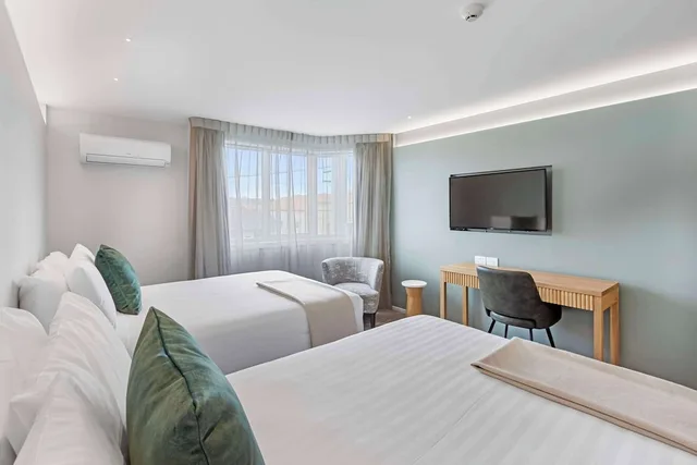 Upgrade, 2 Double Beds، Hotel Elms Christchurch, Ascend Hotel Collection 6/9