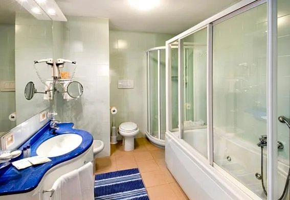 جناح جونيور بشرفة، Club Hotel Dante Cervia 7/8