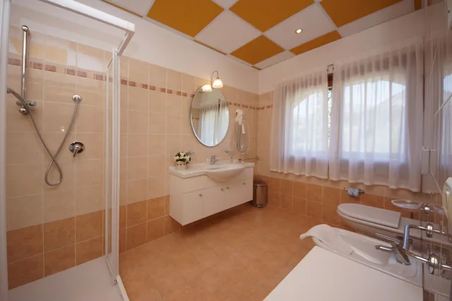 غرفة سوبيريور بسرير مزدوج وسرير فردي بإطلالة على الجبل، Hotel Pineta Campi 5/5