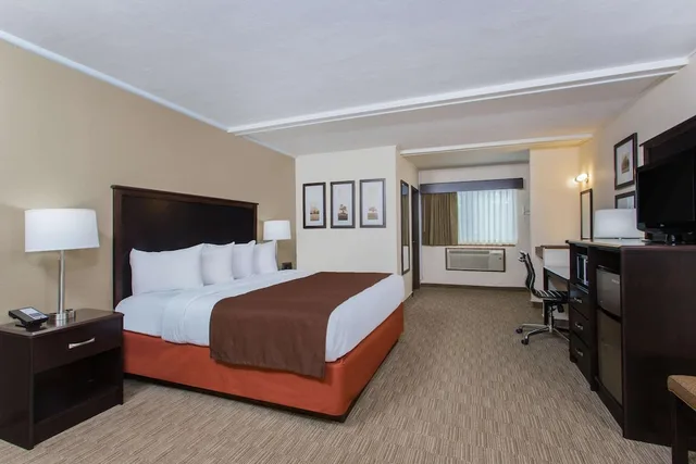 غرفة بسرير كينج، Americinn By Wyndham Janesville 2/5