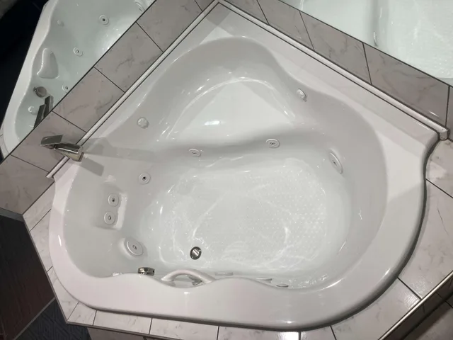 Room, King Bed, Jetted Tub, Best Western Plus Reading Inn & Suites 7/10