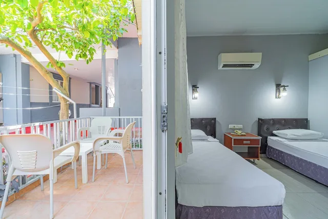 غرفة قياسية بسرير مزدوج وسرير فردي في المبنى الرئيسي، Sayanora Hotel & Park 4/7