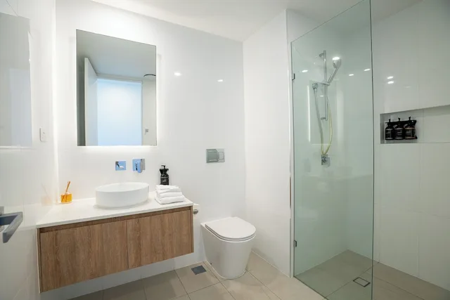 2 Bedrooms, Twin Beds, King Bed, Ocean Front، X Kirra Apartment 4/4
