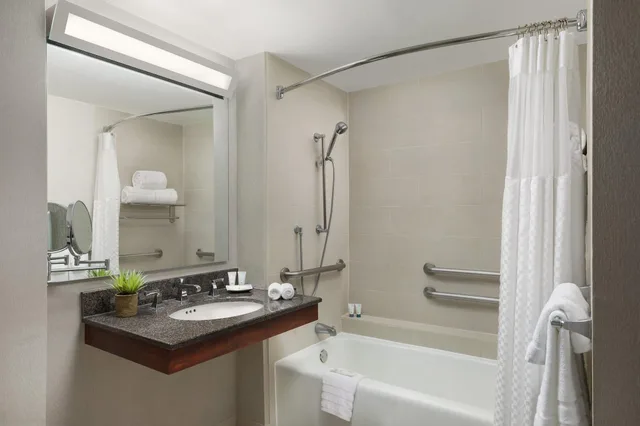 غرفة بريميوم رباعية، Westin Long Beach 4/5