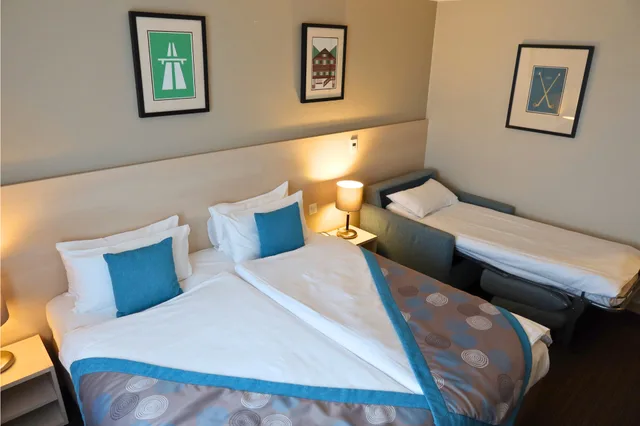 غرفة ثلاثية، Everness Hotel and Resort 3/9