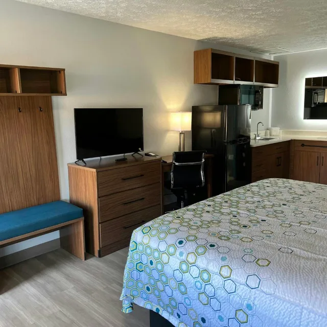 Studio, King Bed, Red Roof Inn Georgetown - Lexington North 6/10