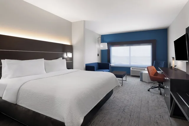 غرفة قياسية بسرير كينج لذوي الإعاقة، Holiday Inn Express & Suites West Memphis 2/7