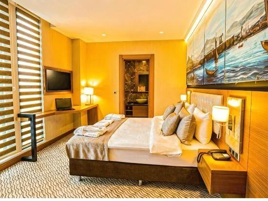 Standard, Triple, 1 Double and 4 Single Beds, Sea View، Aselia Hotel Trabzon 1/2
