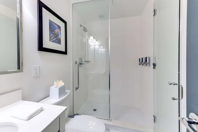 غرفة بسرير كينج بإطلالة على المدينة بشرفة، Vista LIC Hotel, BW Premier Collection 6/6