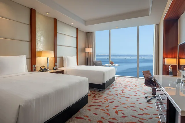 غرفة غراند ديلوكس بسريرين منفصلين بإطلالة على المدينة، Solaire Resort Entertainment City 2/2