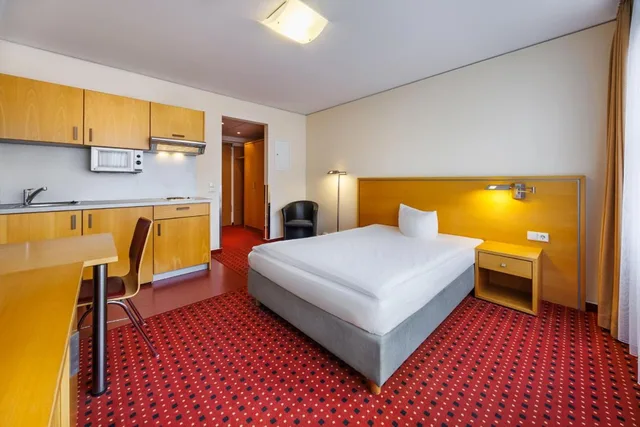 شقة أساسية بسرير مزدوج، Airporthotel Berlin Adlershof 1/6