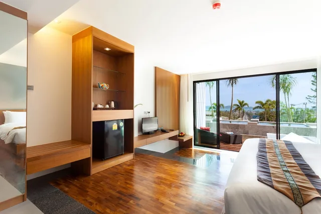 Junior Suite, King Bed, Pool Access، Chalong Chalet Resort And Longstay 2/3