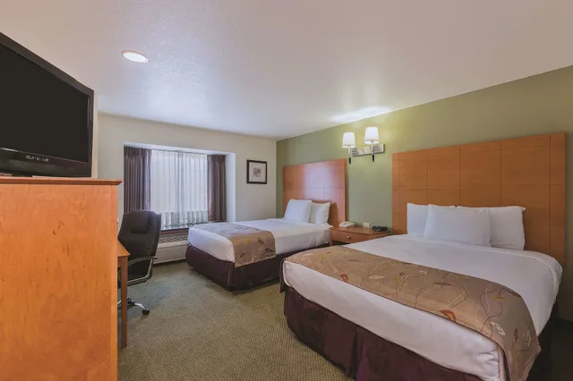 غرفة ديلوكس بسريرين كوين لذوي الإعاقة، La Quinta Inn & Suites by Wyndham Tulare 2/4