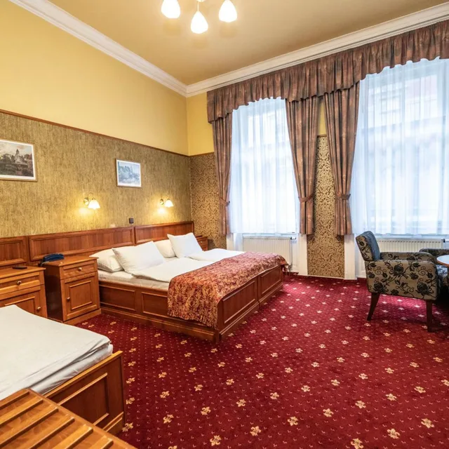 غرفة ثلاثية، Old Prague Hotel 3/10