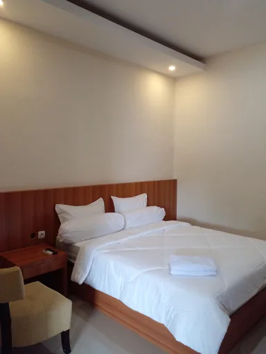 غرفة ديلوكس بسرير مزدوج، Hotel Wisma Solo Syariah 1/4