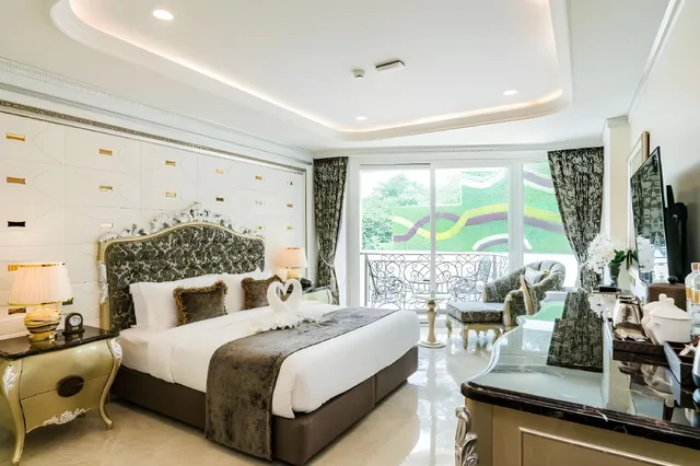 Deluxe, 2 Double Beds, Pool View, LK Emerald Beach 1/1
