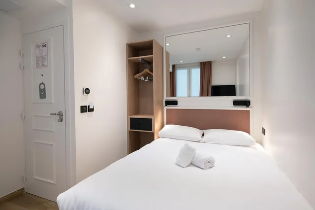 غرفة بسرير مزدوج بشرفة، Hotel Au Coeur Des Arts Et Metiers 1/3